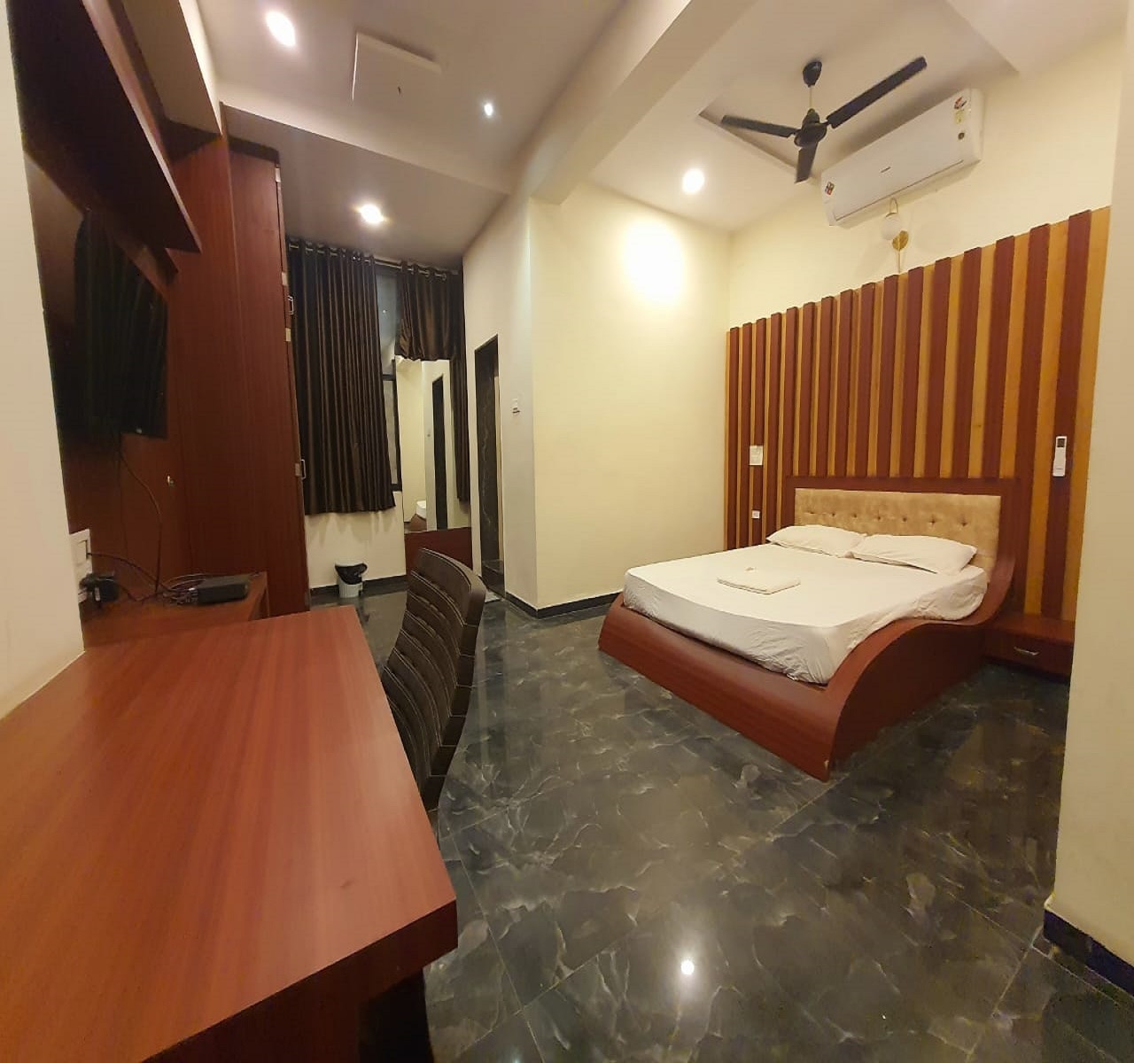 Hotel Om International 4