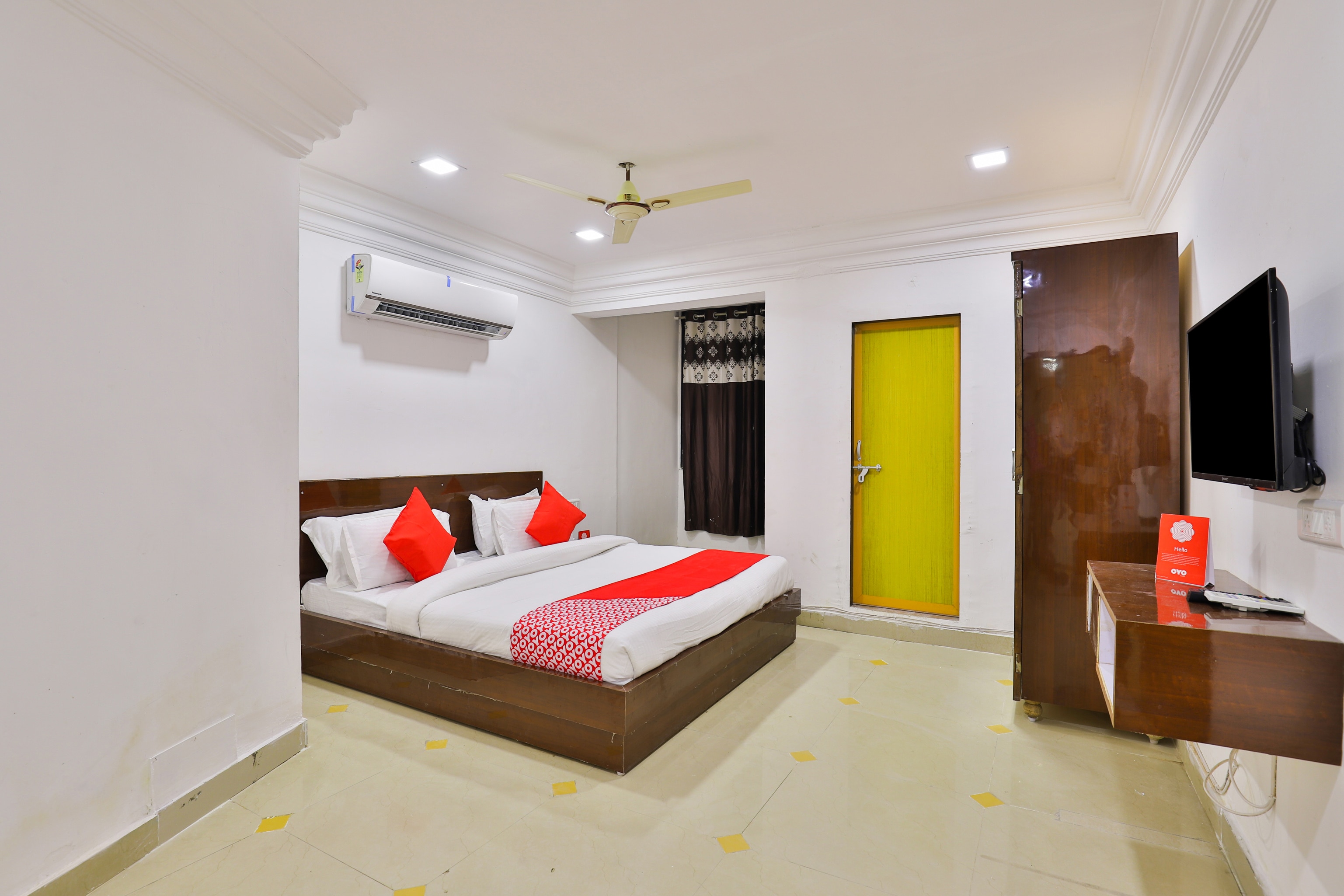 Hotel Mansarovar. - Tap to explore photos