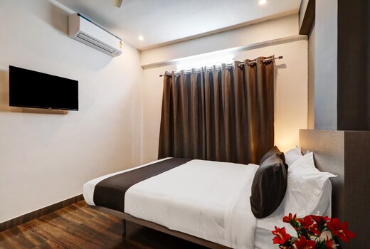 Townhouse Ecity Inn