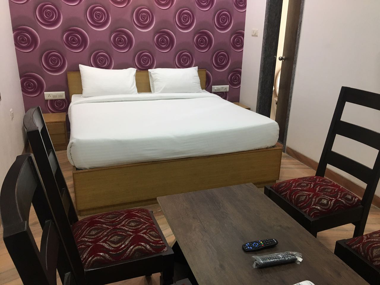 Kataria Hotel - Tap to explore photos