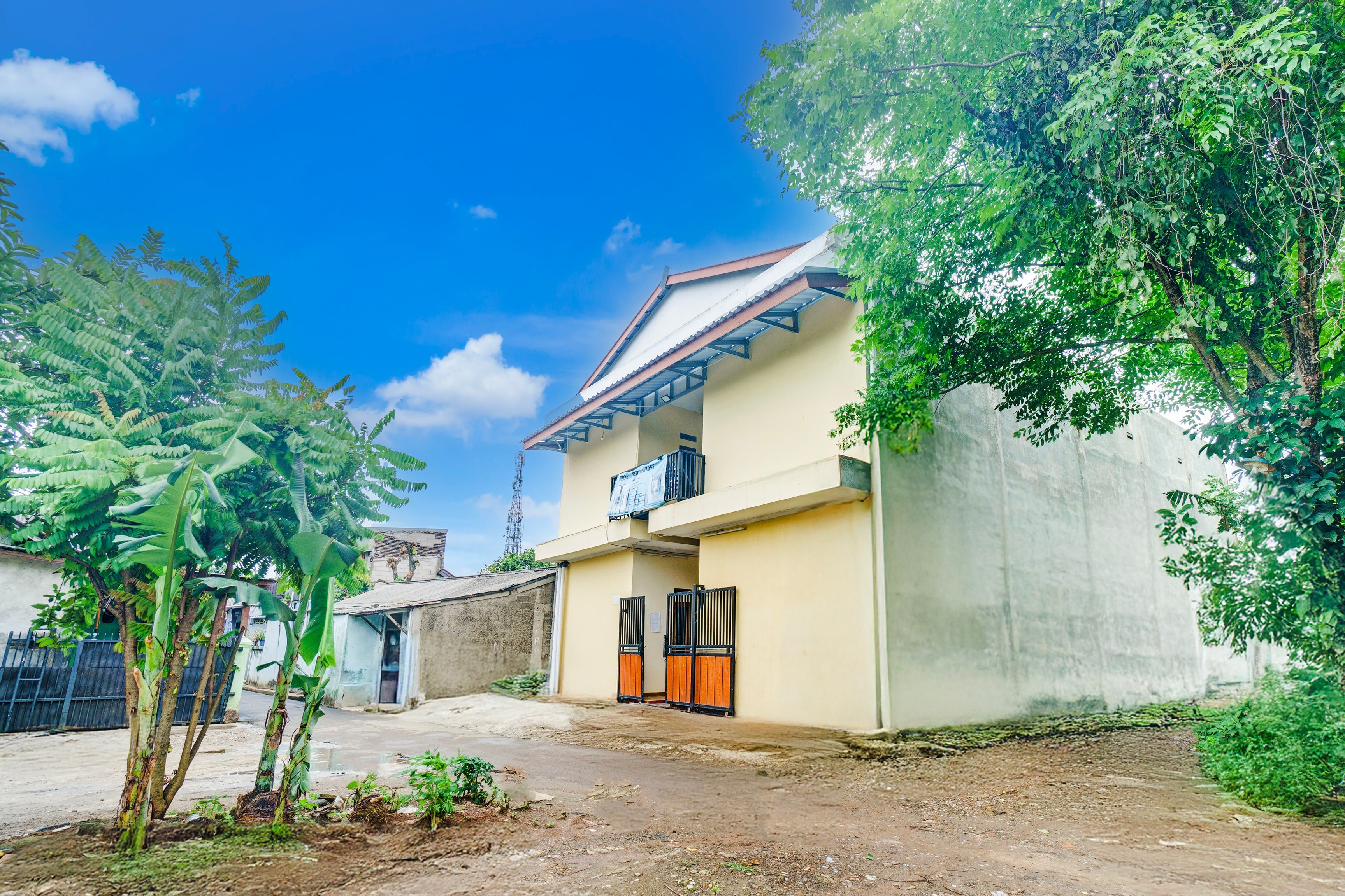 Hotel O Tangerang Near Indomilk Arena Stadium Formerly Sultan Residence - Tap to explore photos