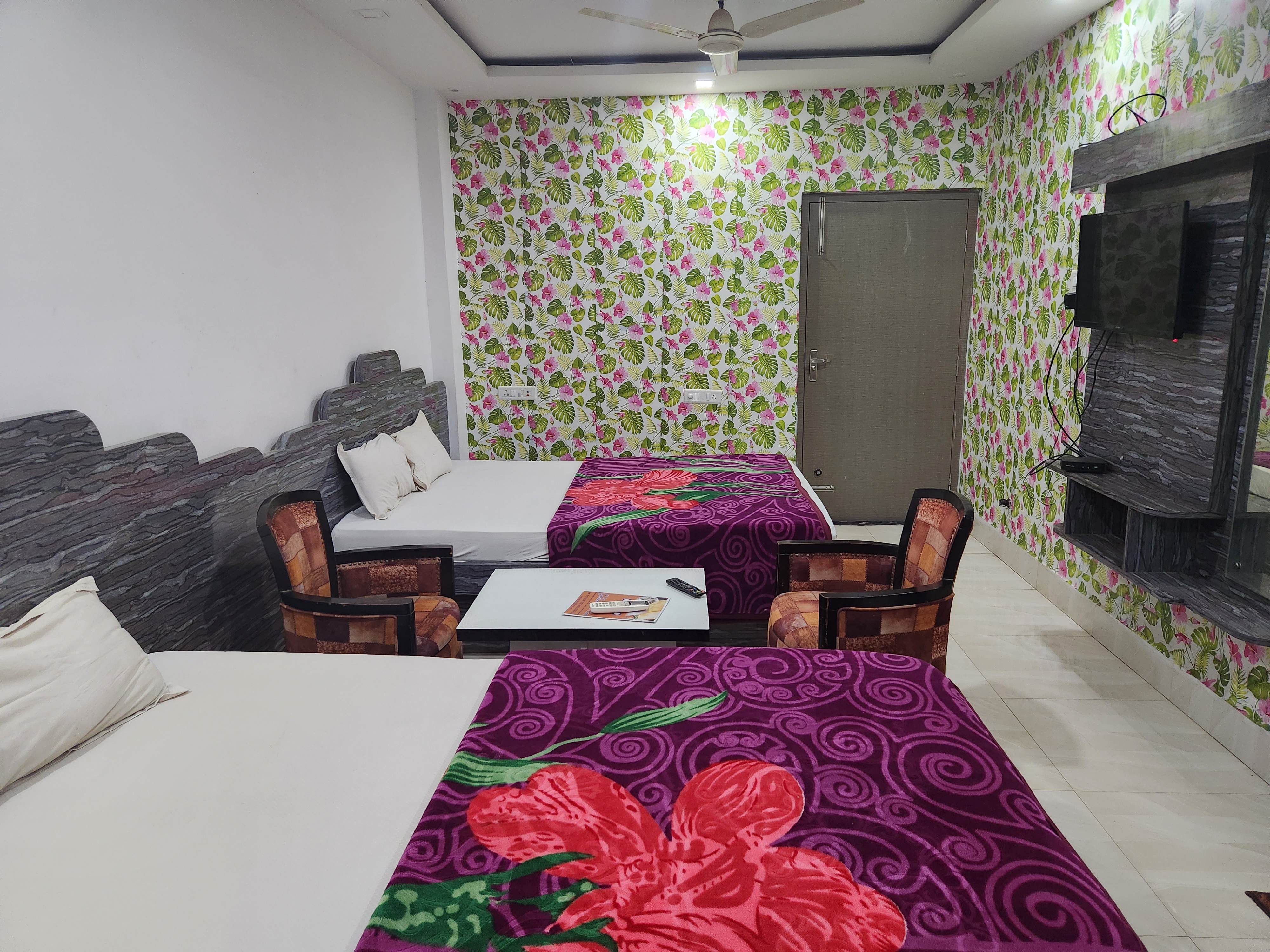 Golden Park Inn (Near Basukinath Temple) - Tap to explore photos