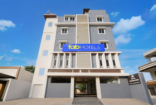 FabHotel Sushmitha Inn