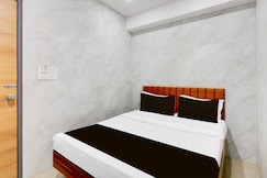 Hotel O Lotus, Surat