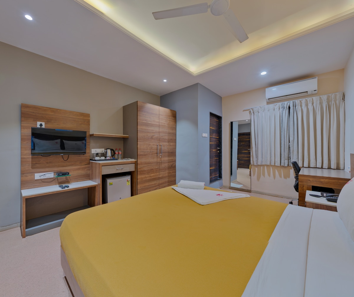 Deluxe Room AC 1