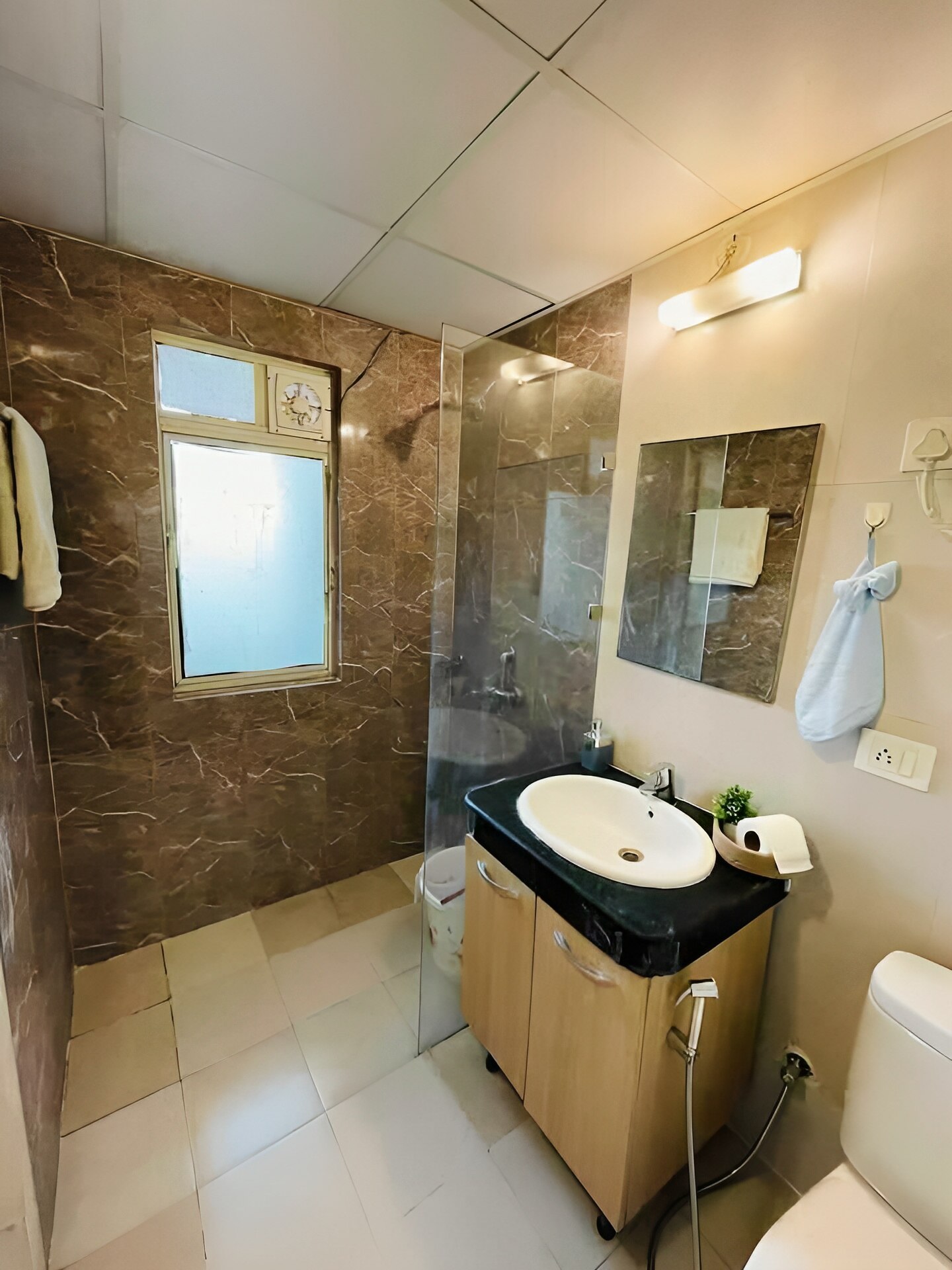 Lavish studio in Noida - Tap to explore photos