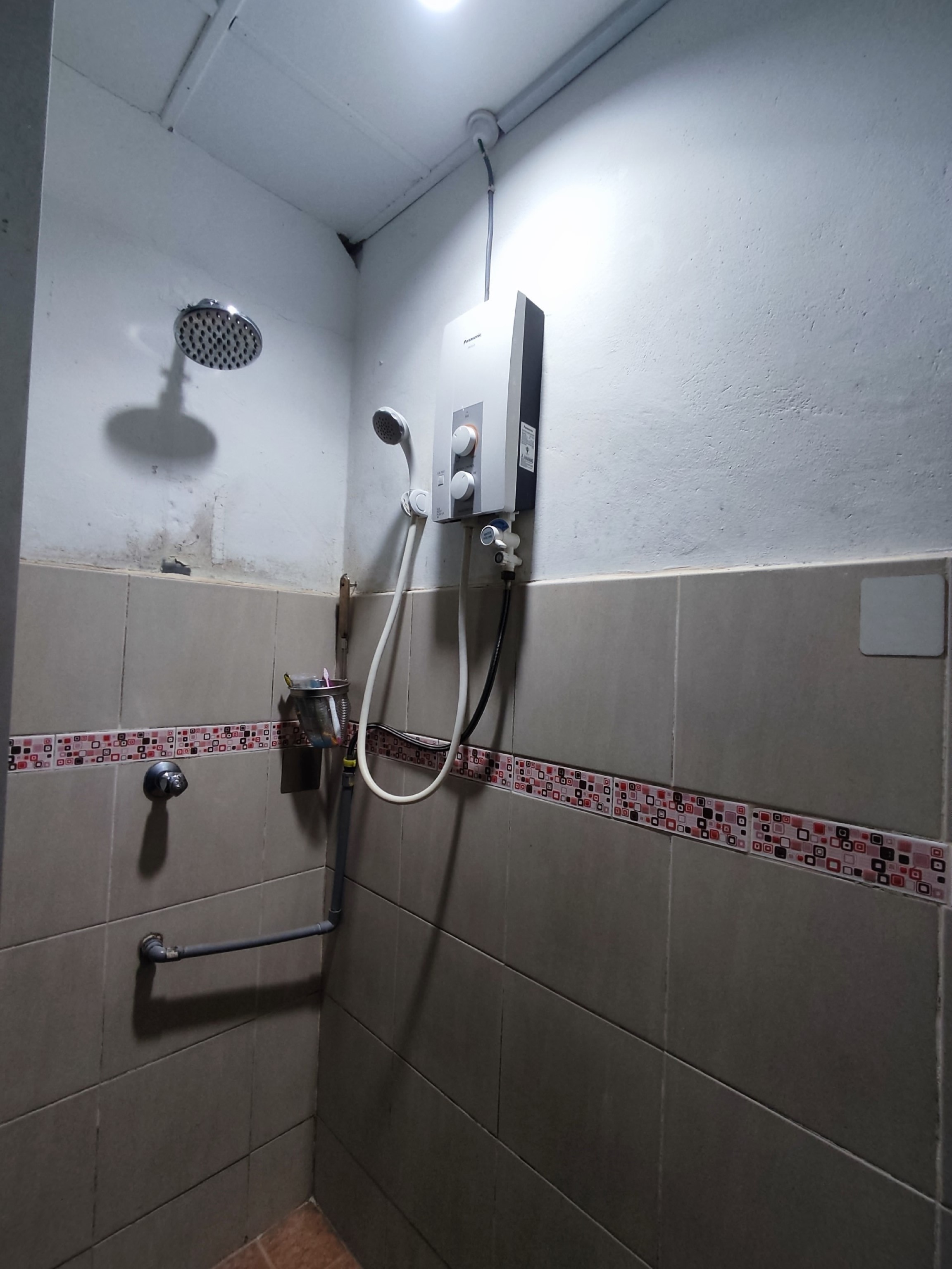 OYO Homes 90300 D'hitech Home - Tap to explore photos
