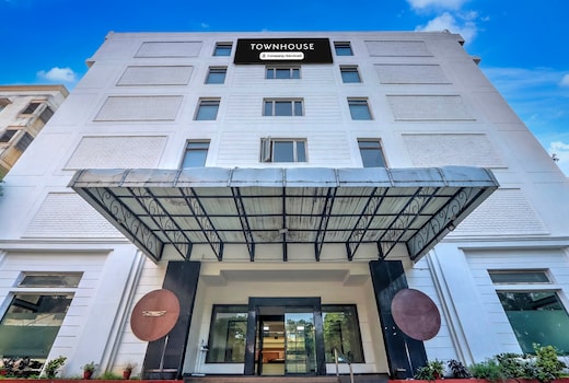 Flagship OYO  Kakinada Nagamalli Thota Junction