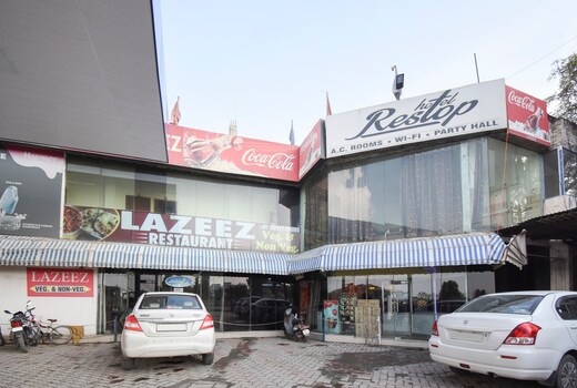 OYO 48504 Hotel Lazeez