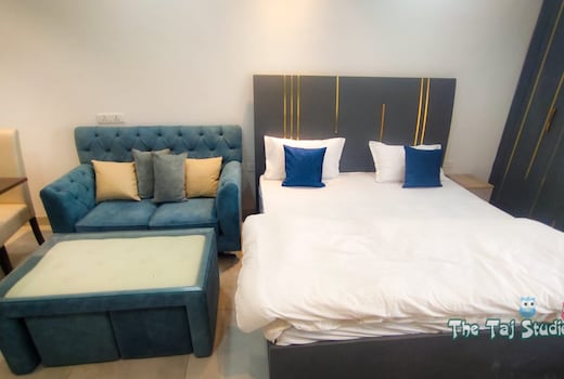 NE Best Home stay with Taj Studios Noida