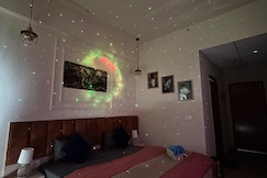 Nebula GHAR Hourly Available, Greater Noida