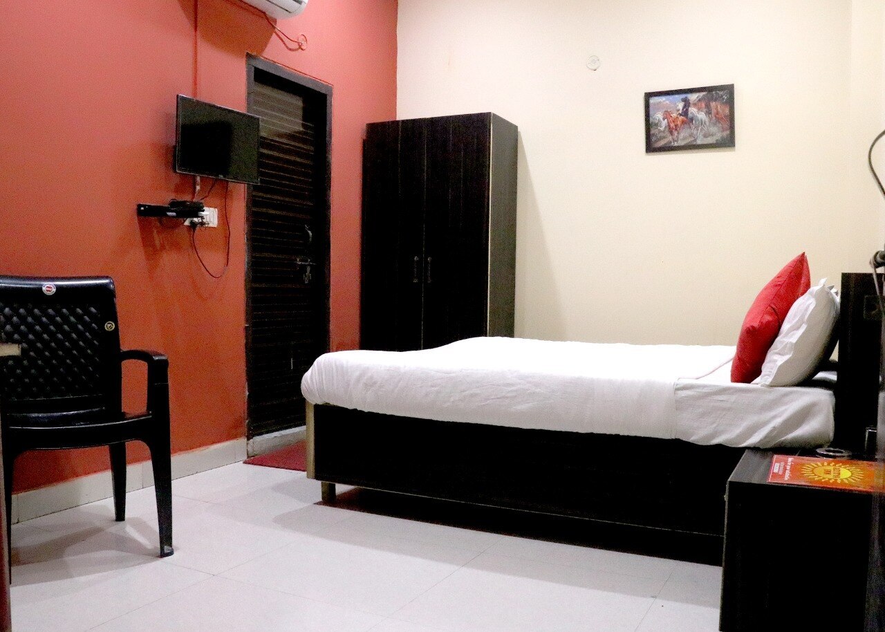 Aditya Inn In Lucknow - Tap to explore photos