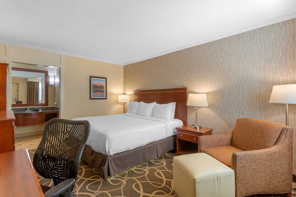 Best Western Plus Burley Inn & Convention Center - Tap to explore photos
