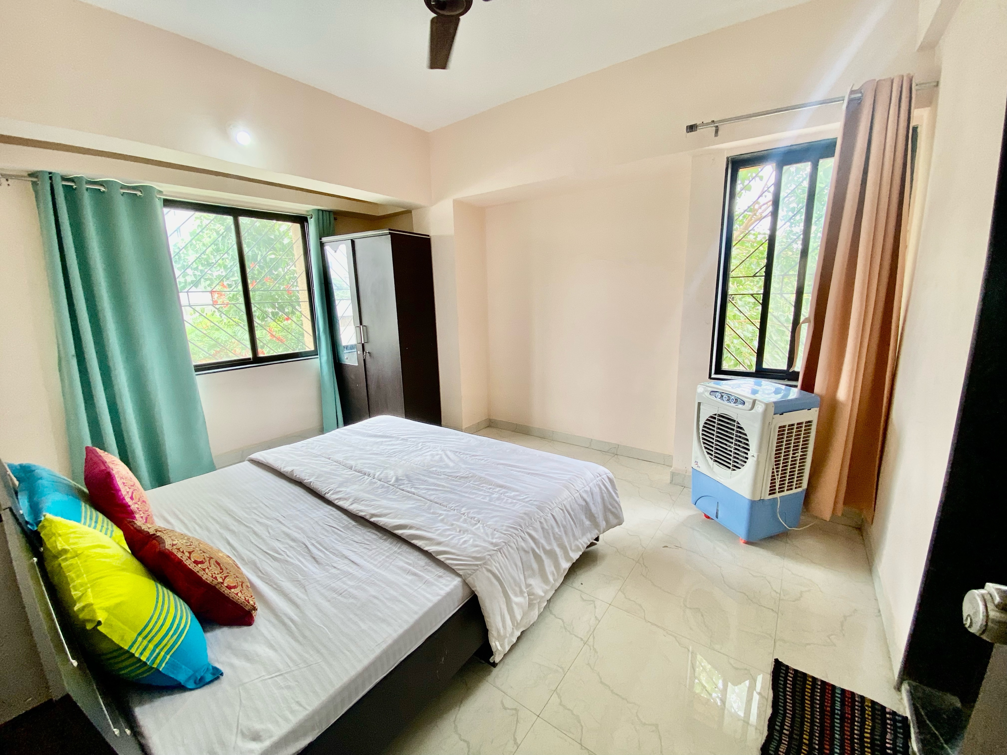 Peaceful 2 BHK Flat with Wi Fi Free Parking - Tap to explore photos