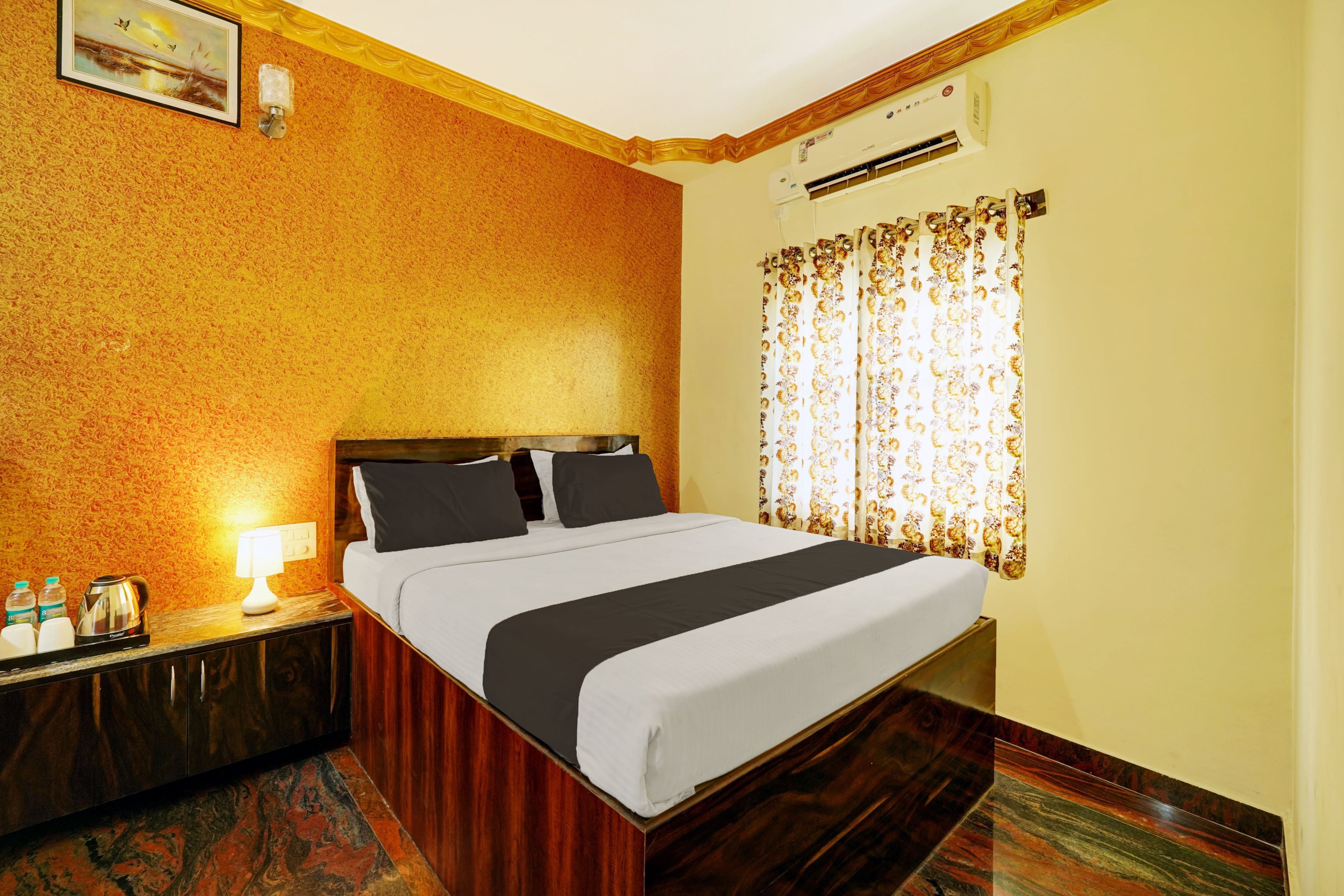 Hotel O Emara Executive Rooms - Tap to explore photos