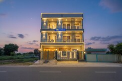 FabHotel The Viraaj - Gaur city mall, Greater Noida