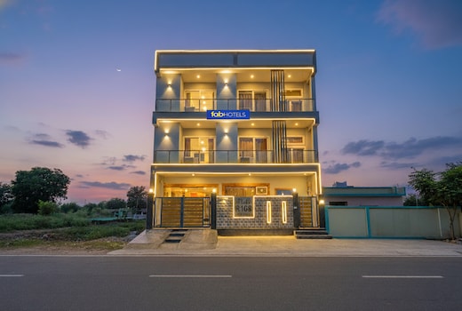 FabHotel The Viraaj - Gaur city mall