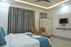 The Grand palace Hotel & Lawn, Prayagraj