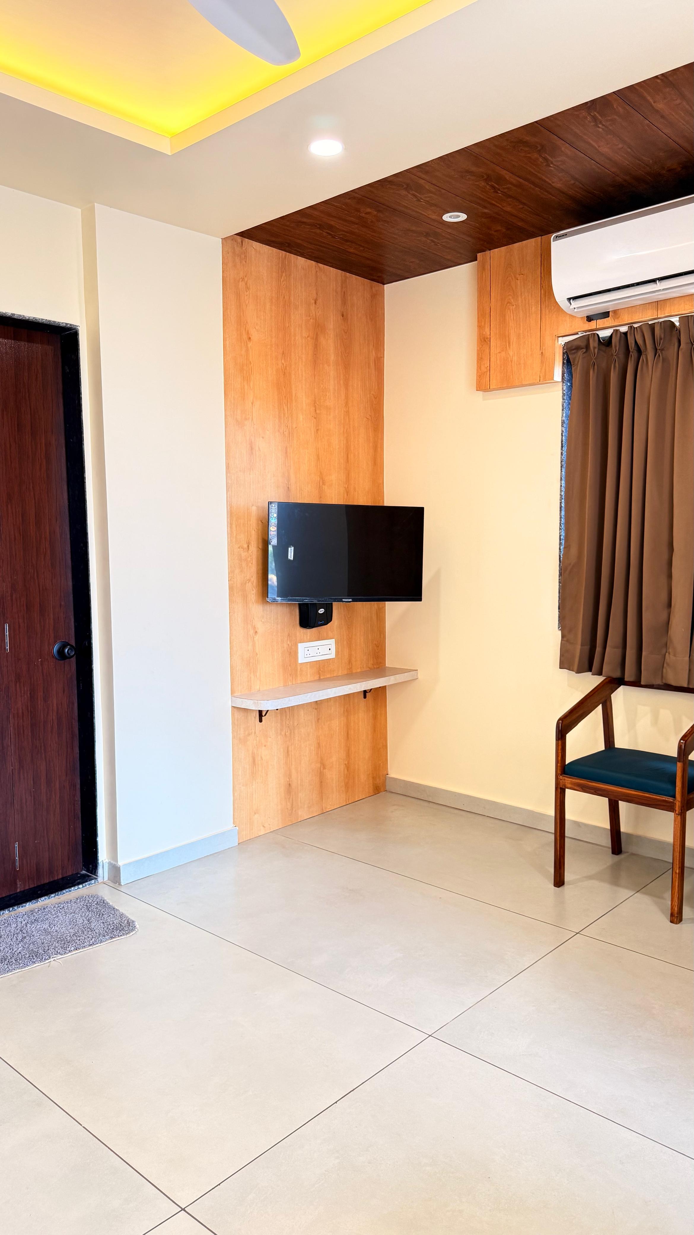 Hotel Neelkanth Inn - Tap to explore photos