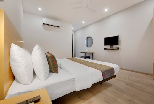 Townhouse Sector 49 Near Logix city centre