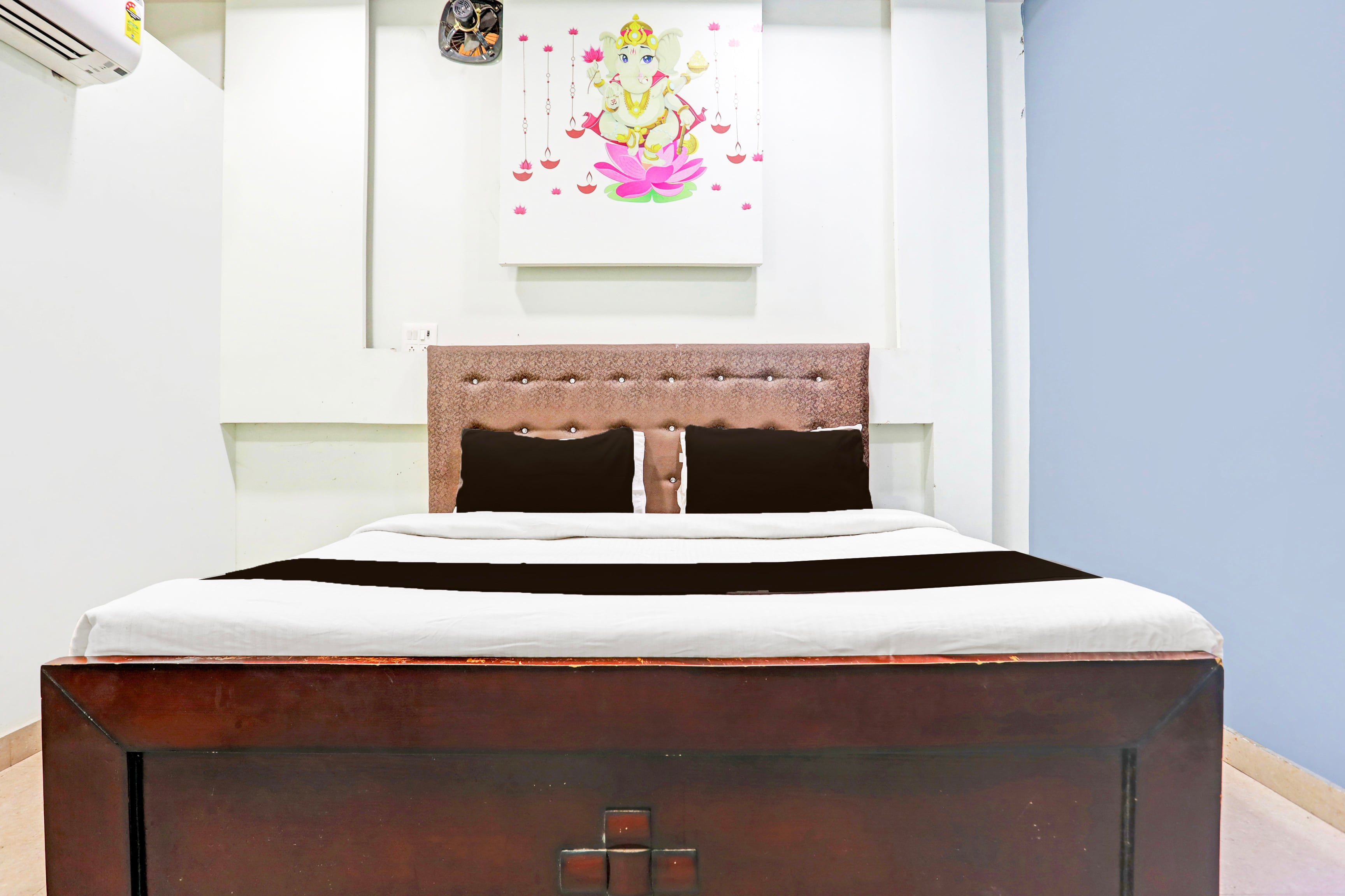 Hotel O King Guest House - Tap to explore photos