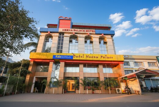 FabHotel Neena Palace