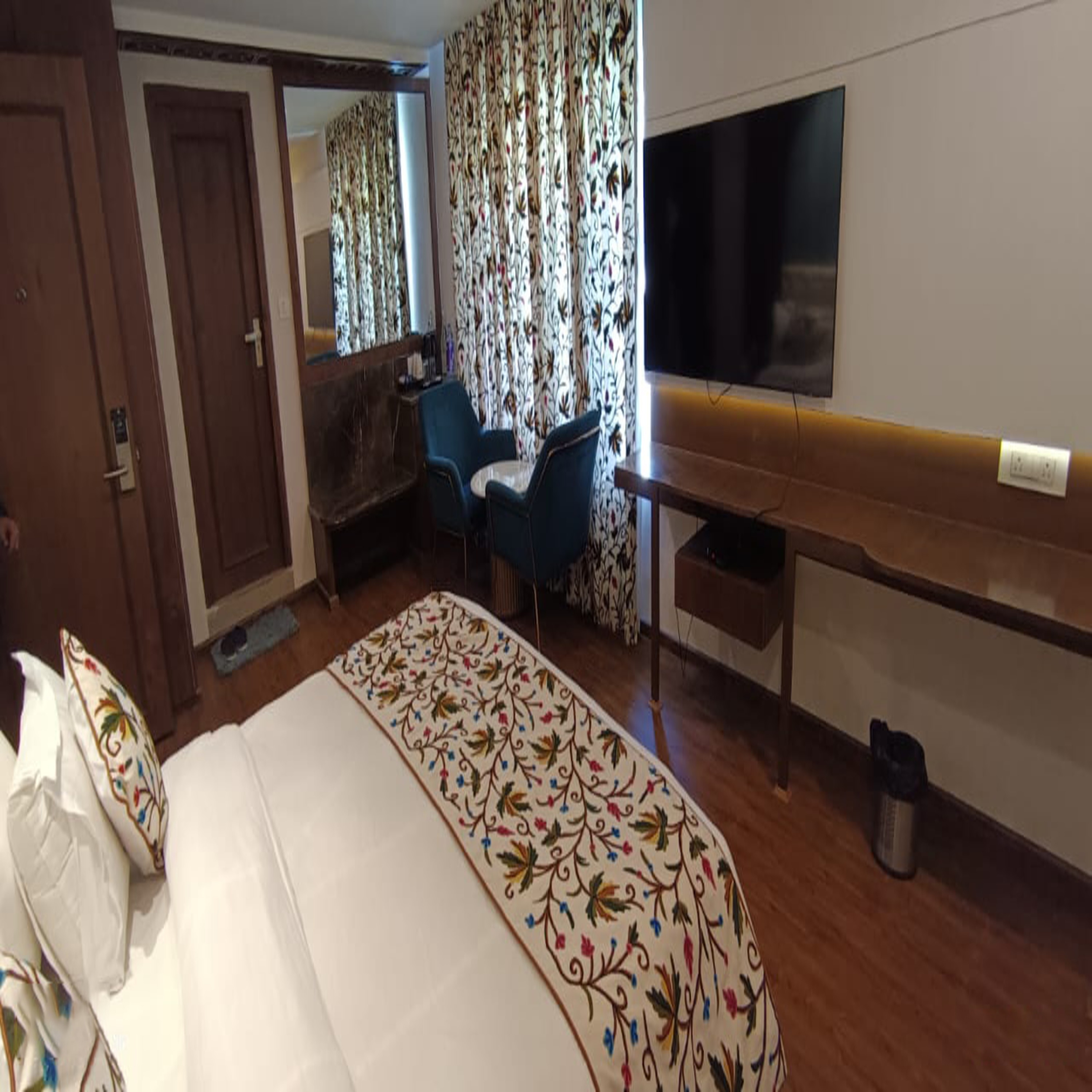 Hotel Snowland Sonmarg - Tap to explore photos