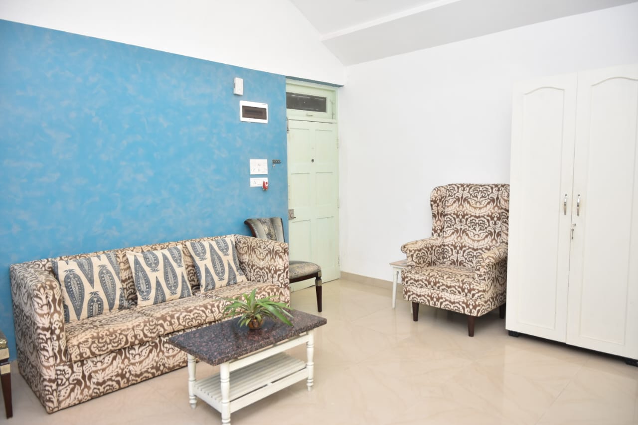 Casa Flore - 1 bhk studio apt, Candolim, beachwalk - Tap to explore photos