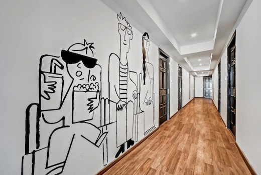 Super OYO TONWHOUSE 1274 PatrakarPuram