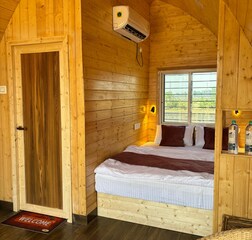 Glamping  Pod (Luxury Wooden Premium )