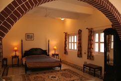 MUDFORT KUCHESAR, Hapur