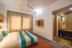 Hotel Holiday Plaza, Srinagar