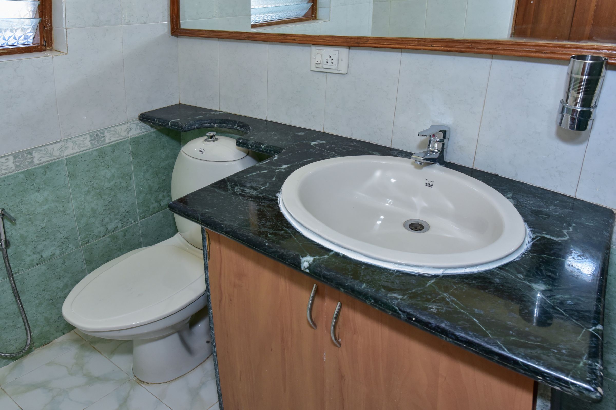 Dona Paula Apartment-4 BHK Apartment - Tap to explore photos