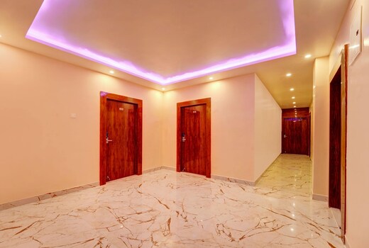 Super Townhouse OAK The Dev Regency