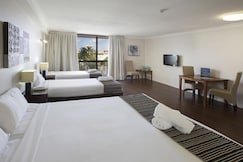 Cairns Plaza Hotel, Cairns