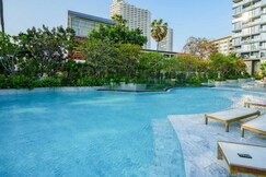 Luxury 2BR Sea View Apartment with Private Lift and Free Parking, Pattaya