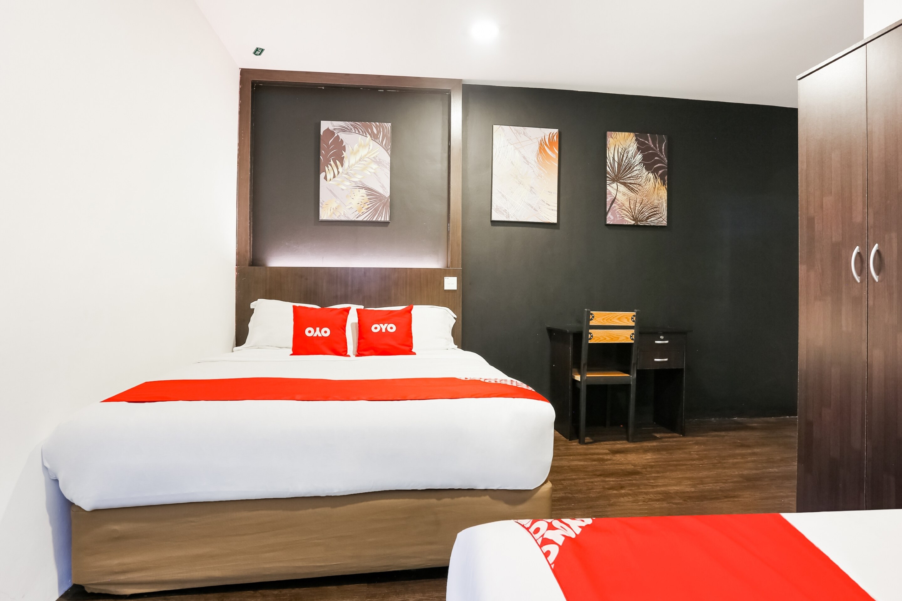 OYO 90460 Hotel Kl2f Rest & Go - Tap to explore photos