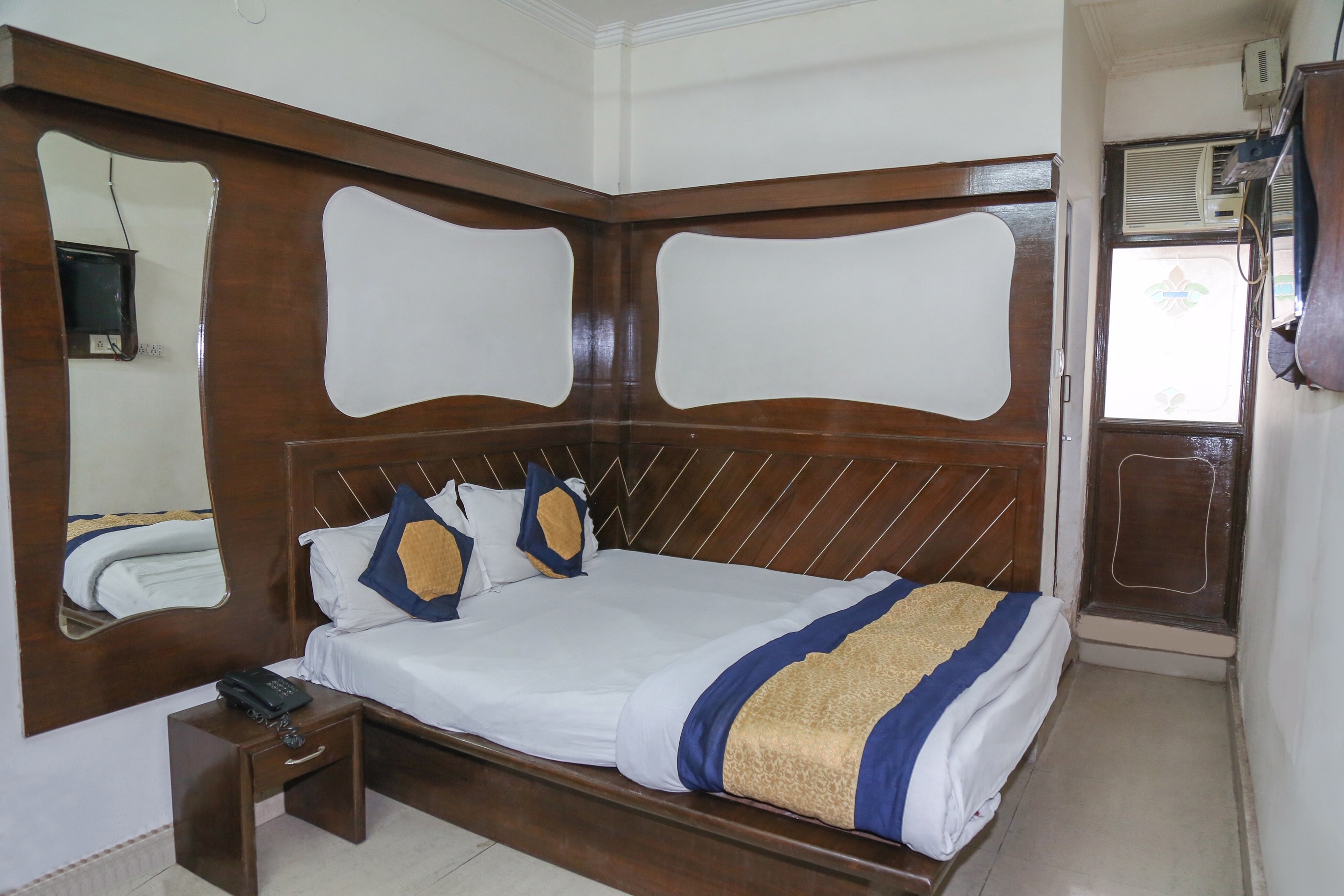 Hotel Konark DX @ New Delhi Railway Station  - Tap to explore photos