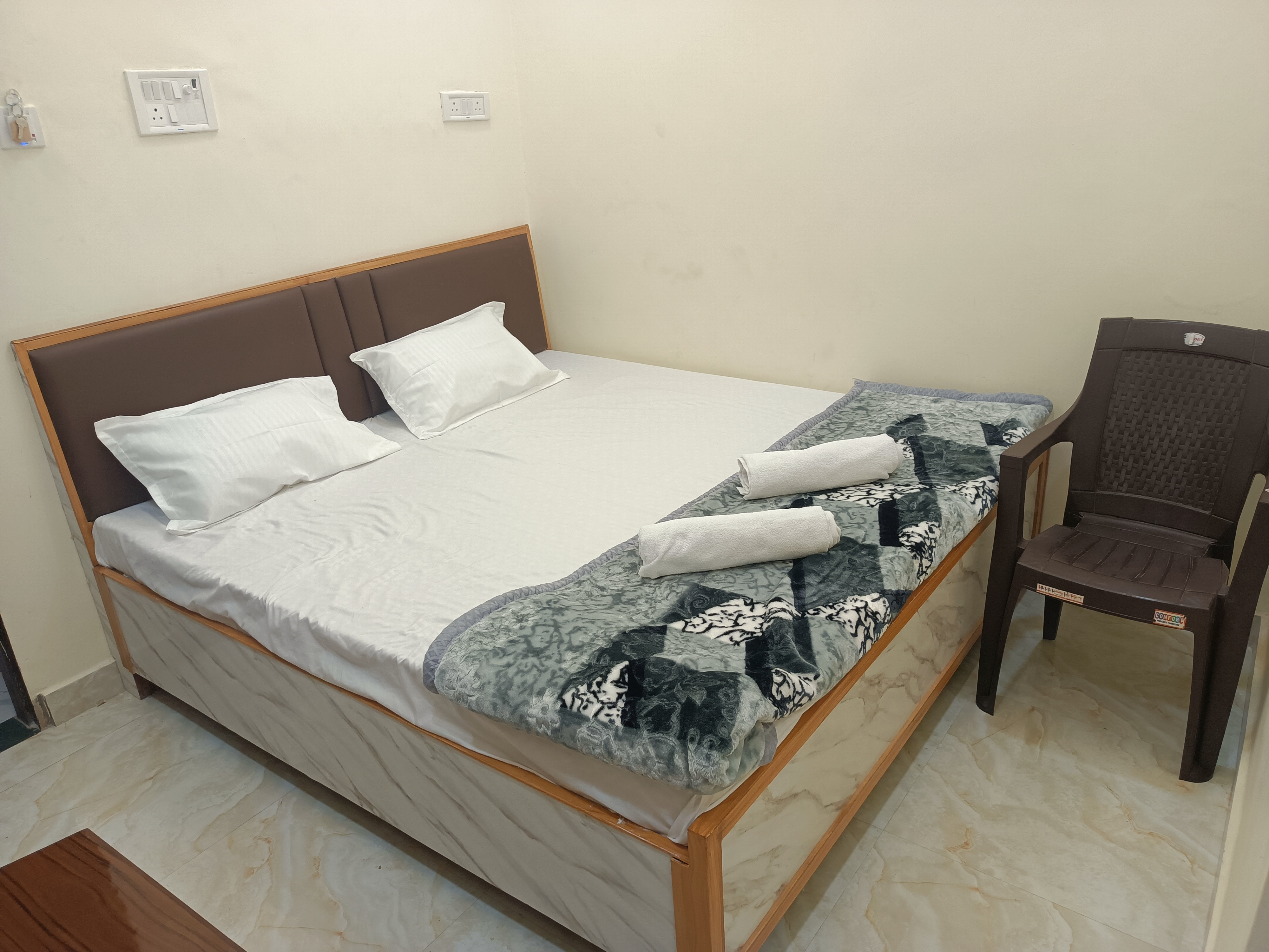 Sanskriti Guest House  103 - Tap to explore photos