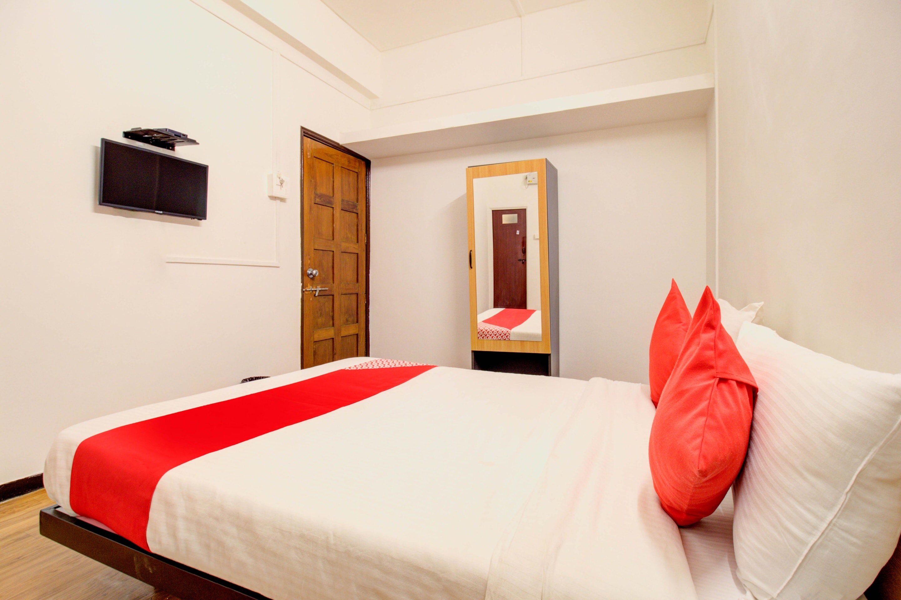 Super Hotel O Saubhagya Inn - Tap to explore photos