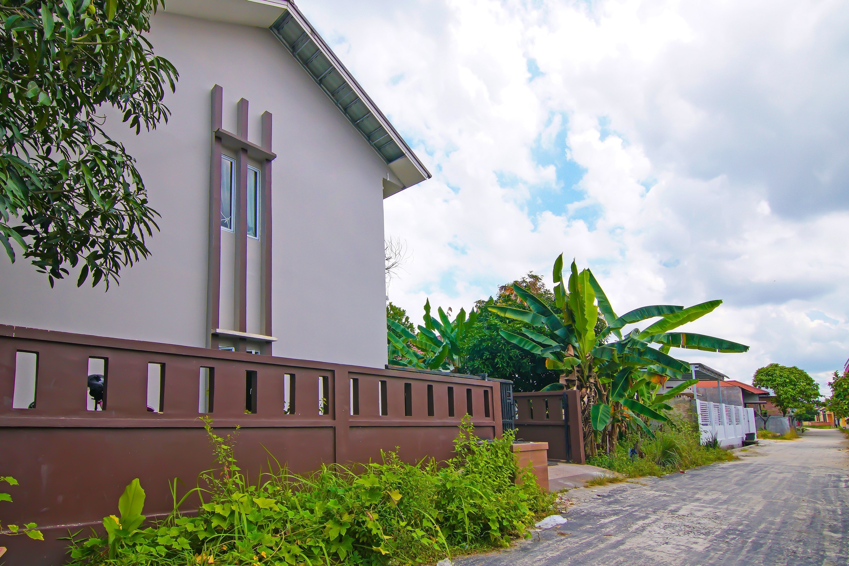 SPOT ON 92570 Putri Guest House Syariah - Tap to explore photos