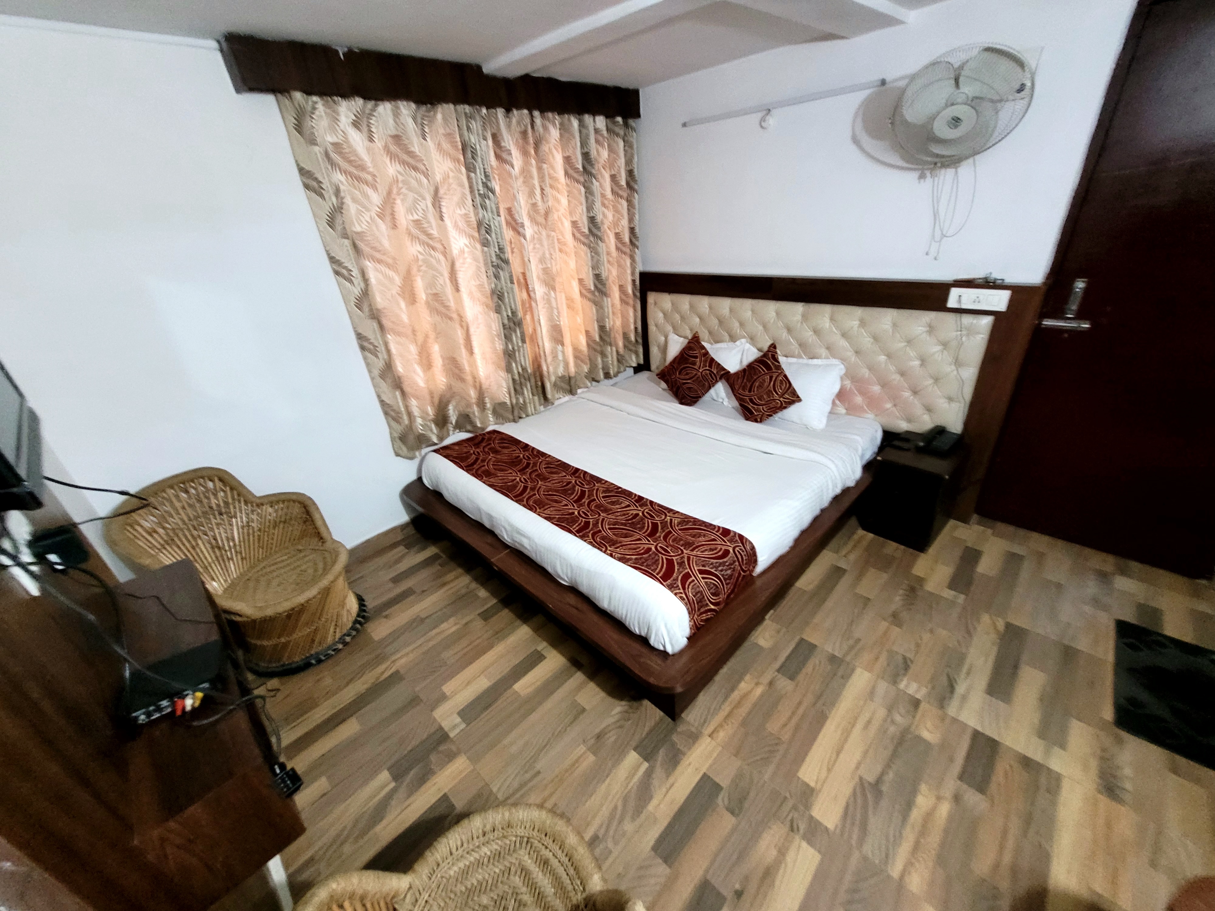 Hotel Blue Heaven Manali - Tap to explore photos