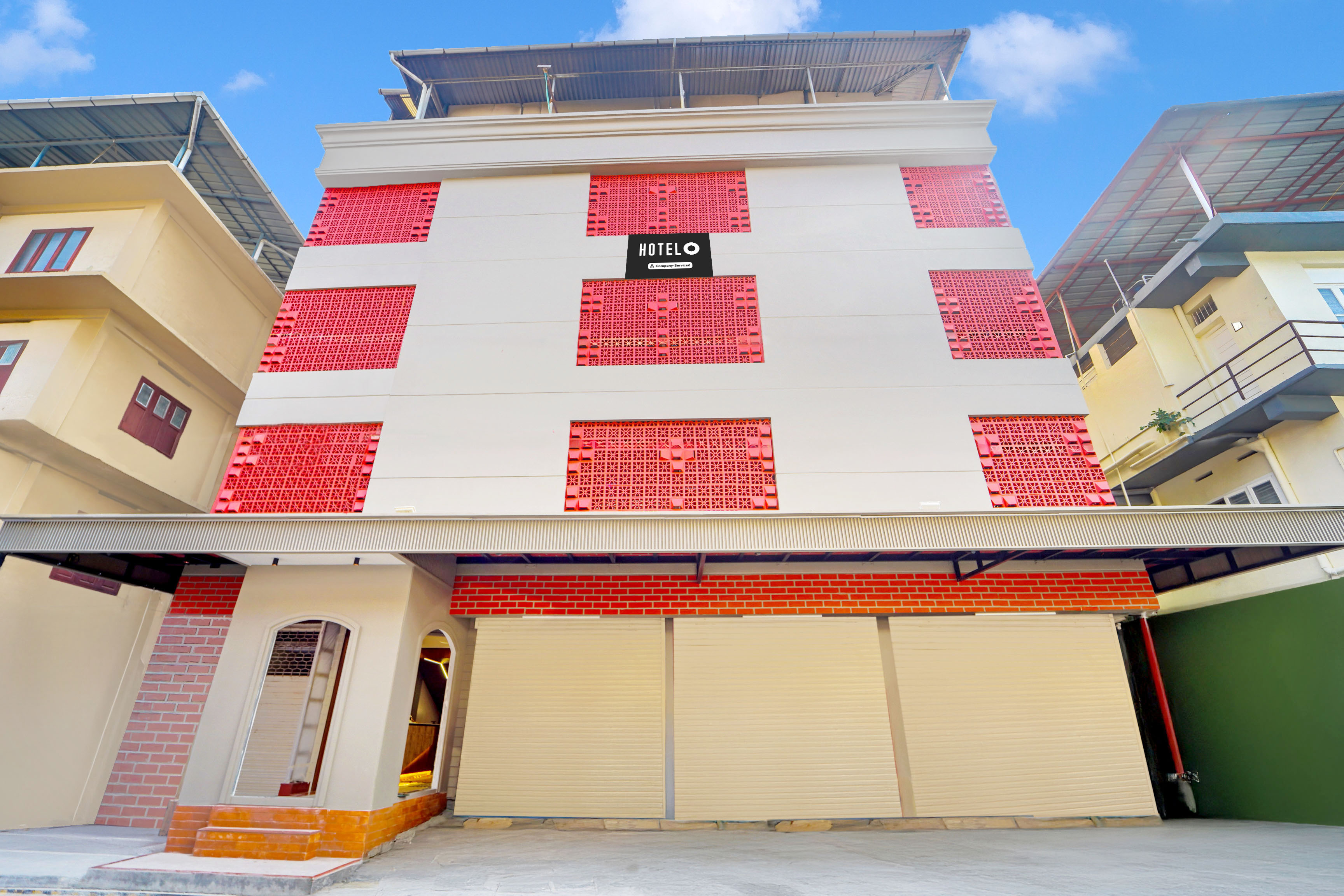 Super Hotel O Broadway Ernakulam - Tap to explore photos