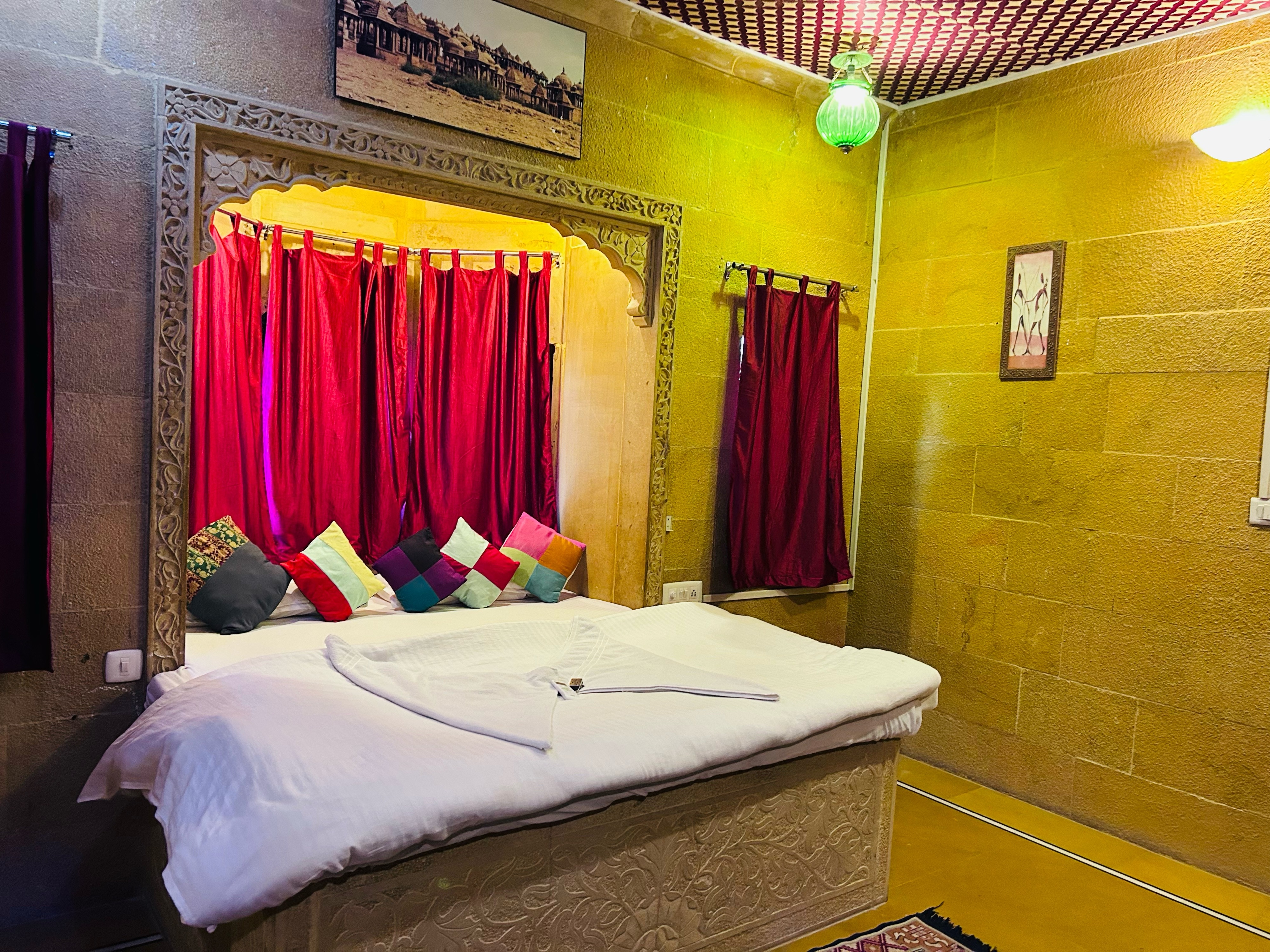 Hotel Pol Haveli - Tap to explore photos