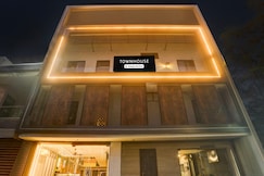 Super Townhouse Haibowal Chowk Near DMC, Ludhiana