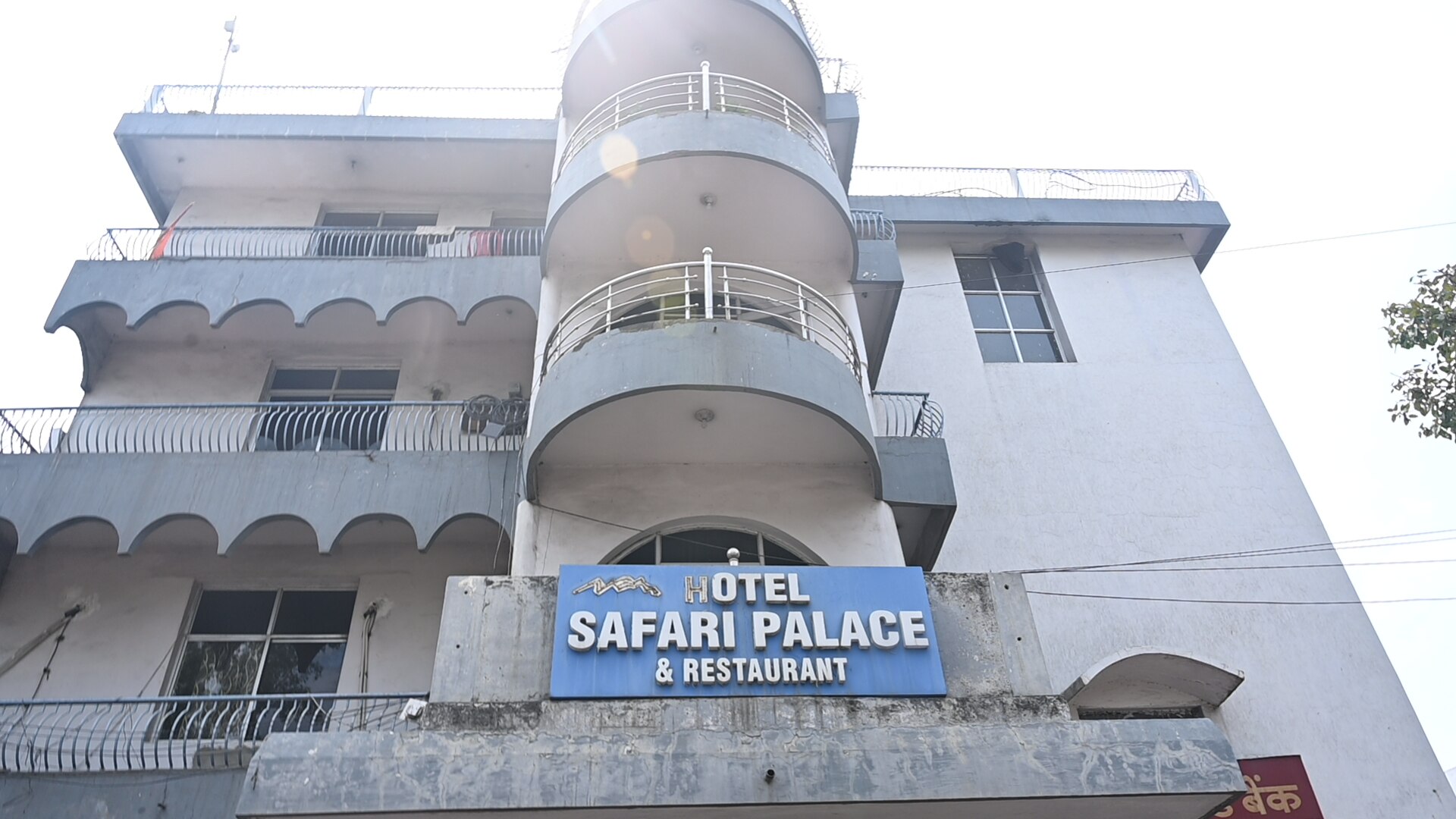 Hotel Safari Palace - Tap to explore photos