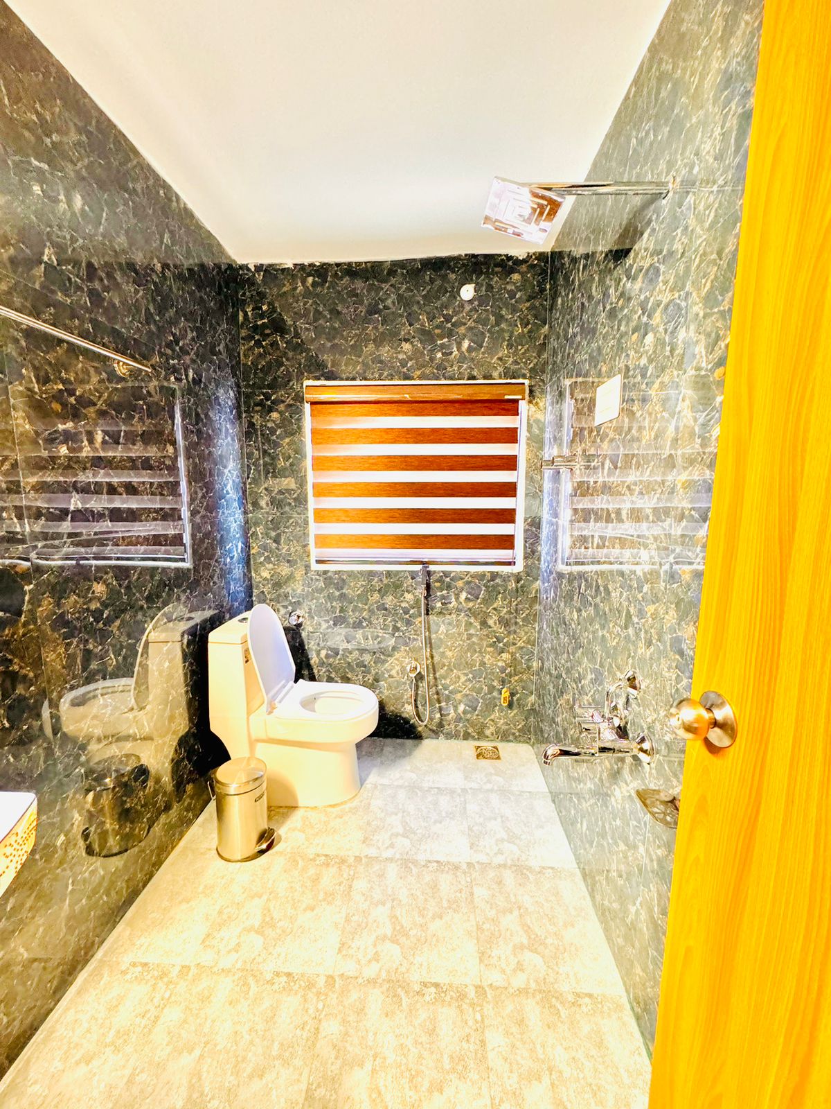Jehlum Heights Inn - Tap to explore photos