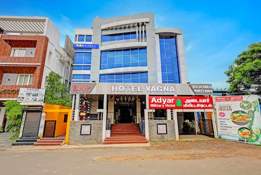 FabHotel Yagna Residency