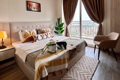 Luma Premium Stay Near Expo Mart Pari Chowk, Greater Noida