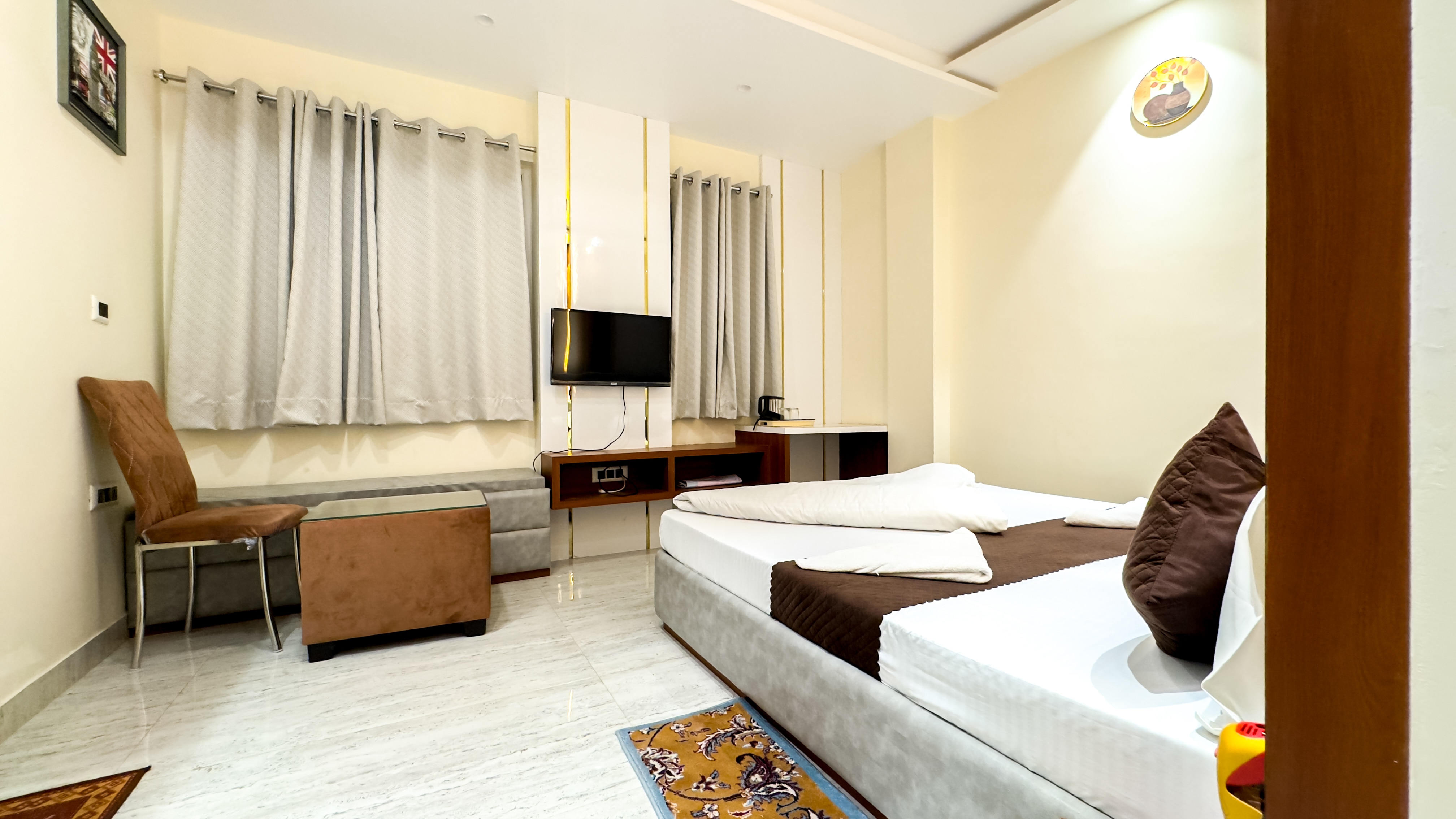Hotel Vibes of Kashi - Tap to explore photos